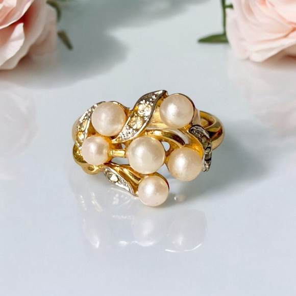 Vintage Pearl Avon Signed Gold tone Ring with Faux Pearls Rhinestones Si… - Picture 1 of 7